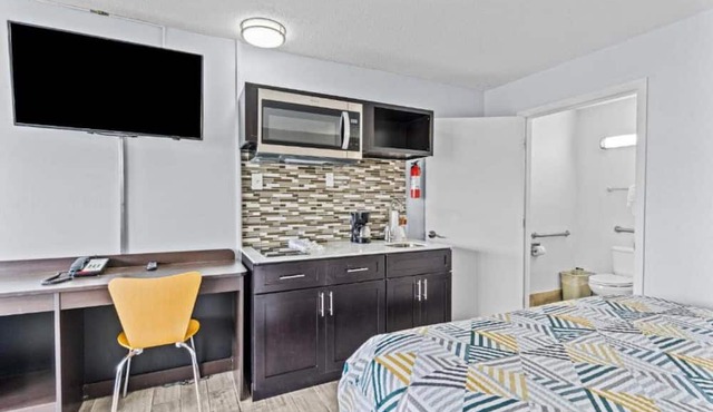 1 King Bed|Nsmk,Kitchen in Wilmington