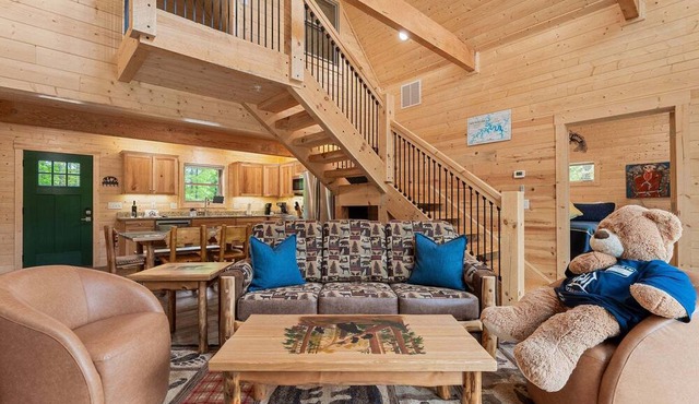 True Log Cabin Near Thunder Ridge & Big Cedar Pvt Hot Tub Free Attraction Tickets Bonus Loft in Ridgedale