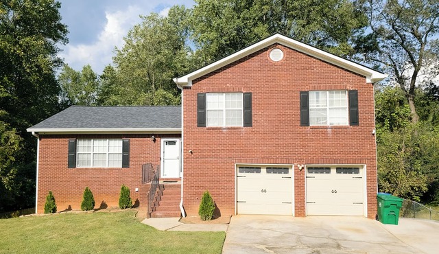 Beautiful 3-bedroom Serenity house in a Cul-de-Sac with AC in charming Decatur
