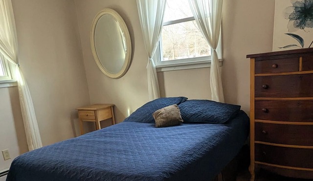 Cozy 2-bedroom cottage mins from Lake Nockamixon and Lake Towhee.