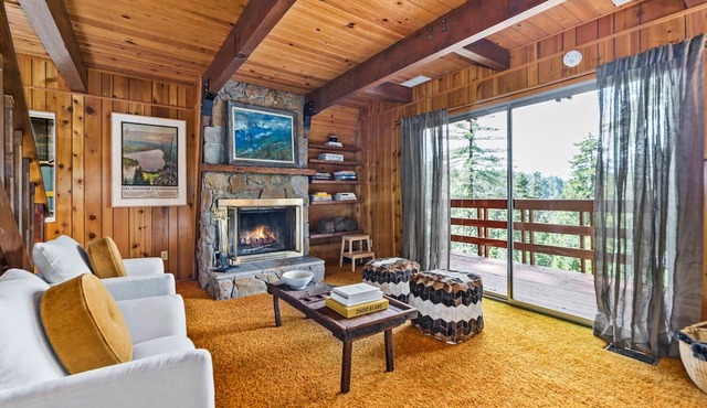Pet/Kid Friendly Cozy Cabin, BBQ, Firepit, Outdoor Dining, Forest Views