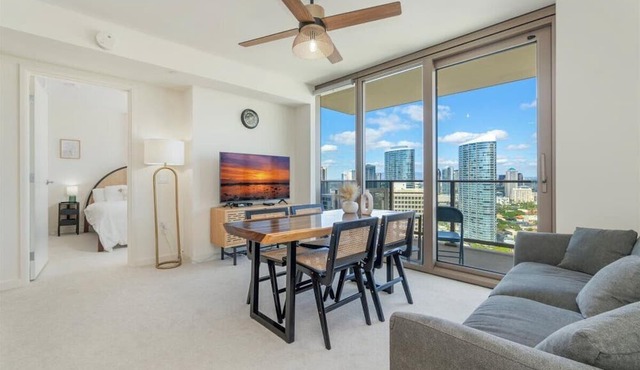 Sky Ala Moana 2908: 2 BR, 2 BA Condominium in Honolulu, Sleeps 4 in Honolulu