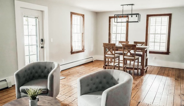 Spacious 4 bedroom home, close to hiking trails and Gore mountain for skiing