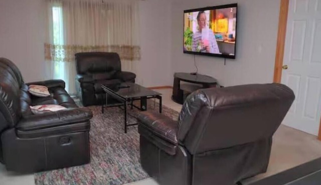 Spacious 3-bedroom house in Woodbury-The Whole house is for Yourself!