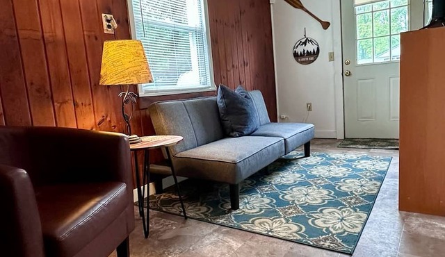 2-bedroom house in Glens Falls 8 Minutes From Lake George