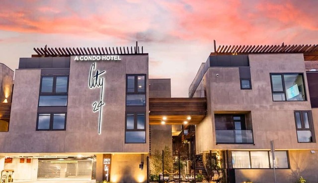 Private Patio, Rooftop, Bay Views, 2BR/3BA – Stay Together in San Diego