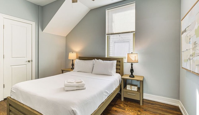 Walk to Blue Line: Sleek Apartment in Bucktown! in Chicago