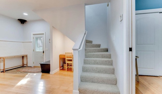 Luxurious Estate Rental: 10 Bedrooms, Sleeps 23—Perfect for Groups & Events!