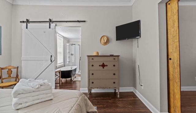Southport Salty Patriot-Walk to DT/Pets/Fully fenced with firepit!
