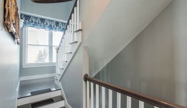 Stunning home with ocean views & quick walk to beaches. in York
