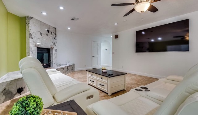 Serene Modern Home 5x4 pool+spa, gym, waterfall, playground