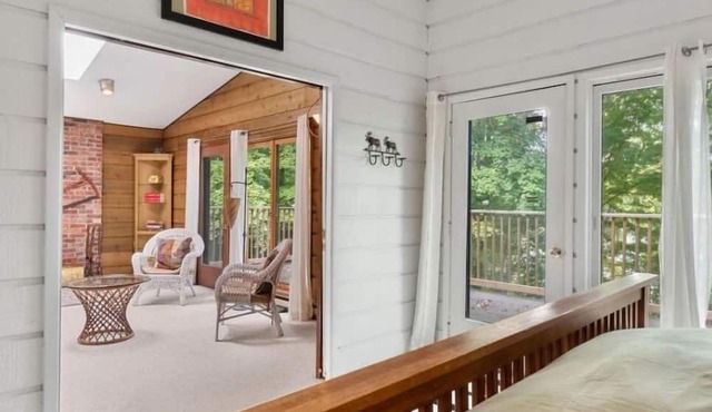 Lakefront! Secluded, HotTub, Fire Pit, Private Dock&boats 90 Min from Chicago