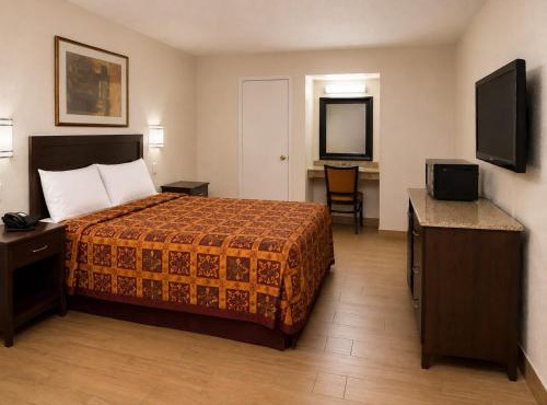 Thirf-T-Lodge Motel