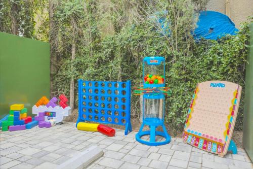 J - Lovely 3BR Family Home by Universal with Private Parking, Patio, Grill & Games - Major international sporting event SoFi in Los Angeles