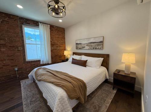 Summit Soul Apartment in Downtown Pilot Mountain, Historic Building