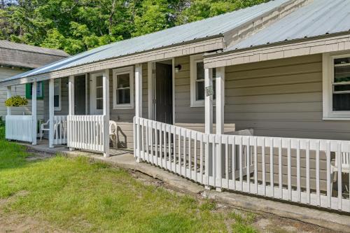 Walk to Schroon Lake! Studio w/Shared Fire Pit