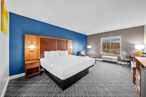 Comfort Inn & Suites Plainville-Foxboro in Plainville