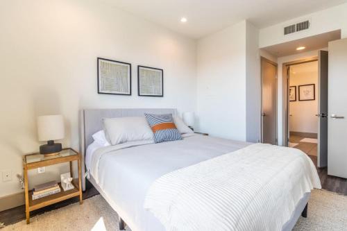 Trendy 2BD 2BTH Apt steps from Downtown Santa Monica! in Los Angeles