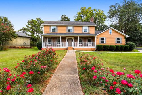 Lilburn Gateway with Game Loft, Fire Pit, Stone Mountain in Lilburn