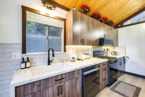 Modern Lake Arrowhead Retreat: 3 Mi to Village