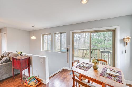 8 Mi to Lake Michigan: Creative Retreat w/Deck!
