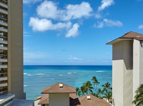 Halepuna Waikiki by Halekulani - NO RESORT FEE in Honolulu